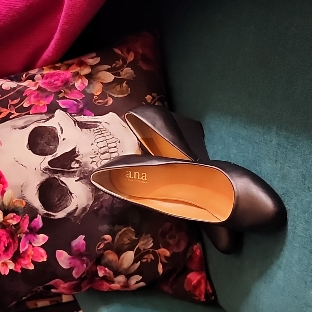 👠 A.N.A Black Wedge Shoes – Women’s Size 8.5 👠 - Picture 2 of 3